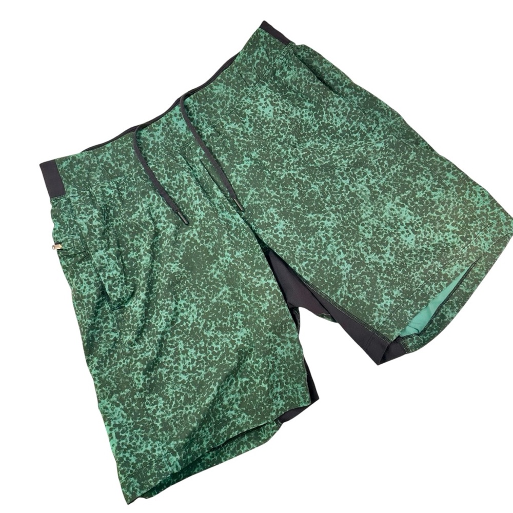 Lululemon Men’s T.H.E. Short with Liner 9” Green Black Print XL